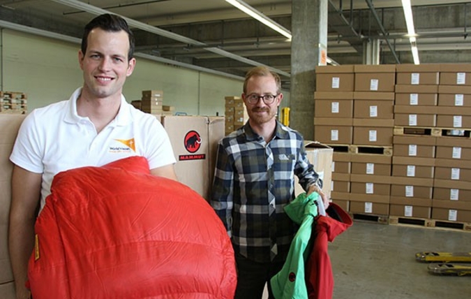 Vor Beginn des Monsuns sendet Mammut zusammen mit World Vision Schweiz Wetterschutzbekleidung und Ausrüstung nach Nepal
Photo: World Vision Schweiz