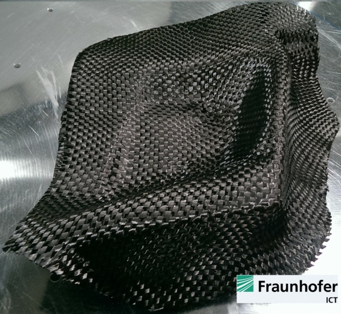 Dreidimensionale Preform eines Lampentopfs, gefertigt aus einem 12K Carbongewebe - Bild 4