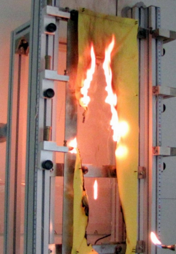Flammschutz-Tests-am-DTNW.jpg