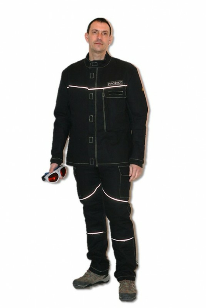 Neuartige Schutzbekleidung für Laserstrahlarbeiten: ein Erfolgsprojekt der   BMWi-Förderung durch das Zentrale Innovationsprogramm Mittelstand
Ph...