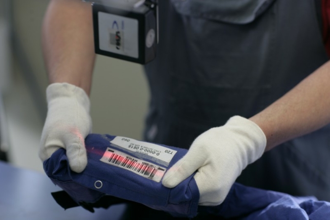 Dank Barcodes können Bekleidungsrelevante Informationen an allen prozesstechnisch wichtigen Stellen des Betriebs erfasst werden