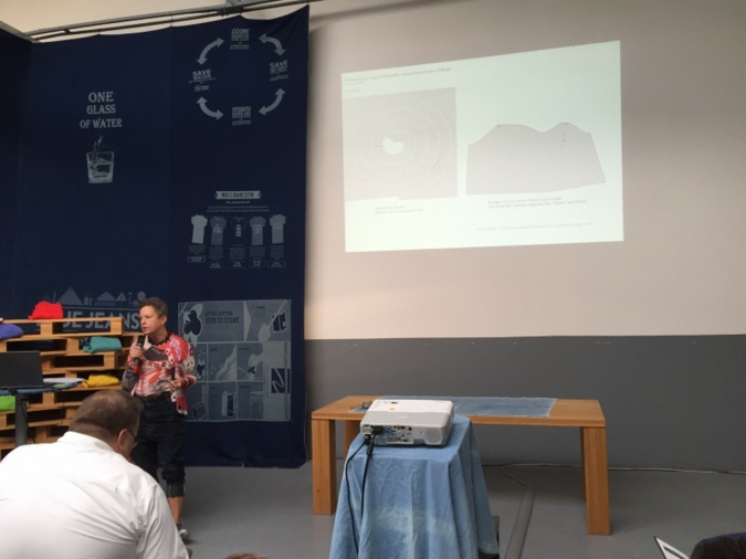 80 % der Chancen für die Nachhaltigkeit beruhen auf dem Design! Prof. Martina Glomb, Hochschule Hannover, erklärte eindrucksvoll was es damit auf...