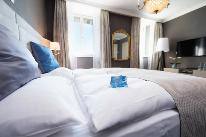 Die neue Hygienefunktion kann in Baumwoll- und Mischgewebe von Bettwäsche als auch in
Matratzen, Teppichen, Vorhängen, Frottierware, Küchen-, Ti...