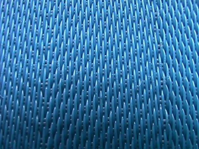 Vacubelt-Filterband vom Typ 3354 der GKD für den Einsatz in Vakuum-/Schwerkraftbandfiltern zur Kühlschmiermittelfiltration