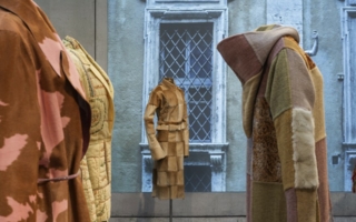 Karl Lagerfeld hat Modegeschichte geschrieben. Die Bonner Bundeskunsthalle hat ihm nun eine Ausstellung gewidmet Photos: David Ertl, 2015, Kunst- u...