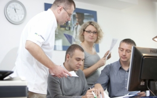 Logwin hat sein Vertriebsbüro in Kraków ausgebaut und organisiert von dort aus ab sofort auch weltweite Luft- und Seefrachttransporte Photos: Logwin