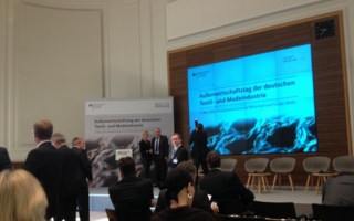 Frau Ingeborg Neumann Präsidentin Gesamtverband und Matthias Machnig beamteter Staatssekretär im Bundesministerium für Wirtschaft und Energie Ph...