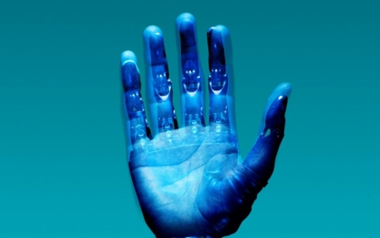 Pinzettengriff mit der Handprothese