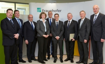 Vorstandes des Vereins:
Der Vorstand des Industrial Data Space e.V. in Berlin: (v.l.n.r.) Markus Vehlow, PwC; Dr. Ralf-Peter Simon, KOMSA AG; Dr. R...