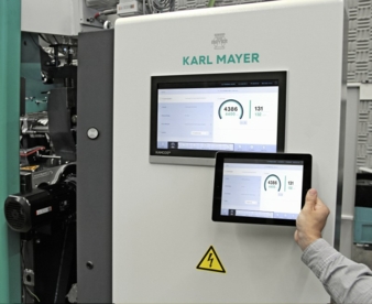 Der Karl Mayer-Stand wird auf der diesjährigen ITMA schon nach kurzer Messelaufzeit zum Meetingpoint der Wirkerei- und Kettvorbereitungsindustrie...