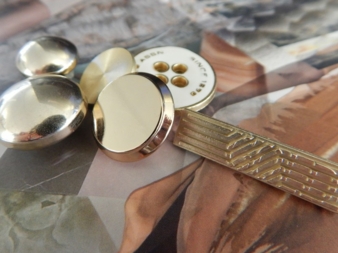 Für Raw Denim dürfen es hochglänzende Veredlungen sein. Gesehen bei YKK Stocko Fasteners