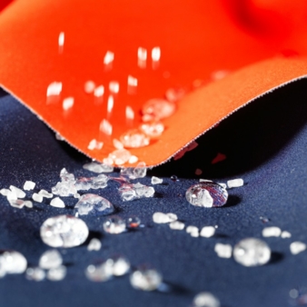 Für alle Segelliebhaber, Hochseefischer und Stand-up-Paddler präsentiert Schoeller neuerdings ganz spezielle Salzwasser-resistente schoeller-WB-f...