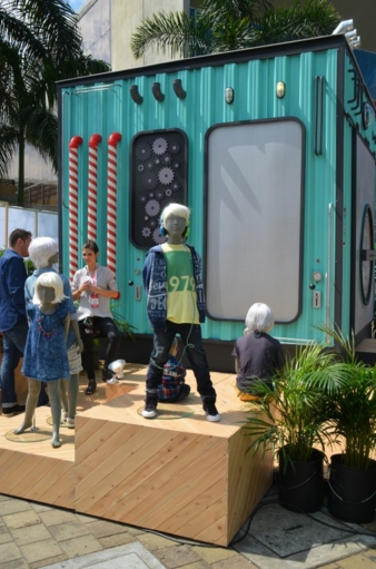 Offcorss präsentiert sich mit Container im Waschmaschinenlook Photo: Hannah Werner