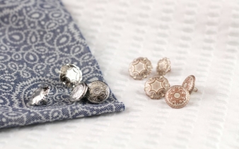 Verspielte Zierknöpfe mit neuen Galvaniken bei Union Knopf